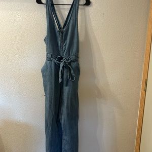 Vanilla Star zip front/ tie front wide leg overalls size small